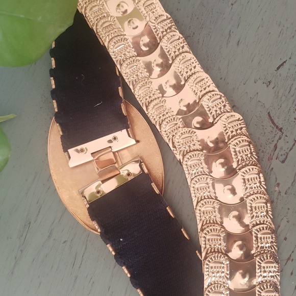 Vintage 80s Gold Floral Western Accordian Chain Stretch Belt - Picture 4 of 4